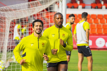 Jonathan Pereira y Romain Habran durante un entrenamiento en septiembre, en el Nou Estadi.