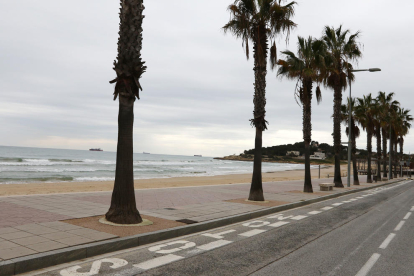 La playa de la Arrabassada permanecerá cerrada la noche de Sant Joan, pero los chiringuitos abiertos.