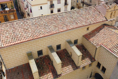 Vista aèria de la teulada de Sant Miquel del Pla capturada per l'arquitecte Joan Enric Bladé.