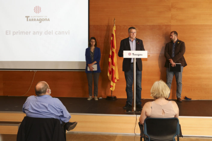 Ricomà ha fet balanç de l'any de gestió del seu govern acompanyat de Carla Aguilar i Xavi Puig.
