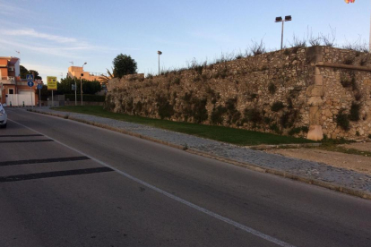 Aspecte que ofereixen els murs exteriors del Fortí de Sant Jordi.