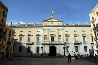 Imatge de la façana de l'Ajuntament de Tarragona, on s'ha donat més espai al Partit Popular.