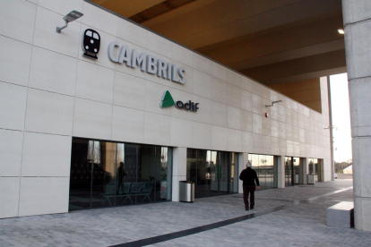 Aaccés principal a la nueva estación de Cambrils del Corredor Mediterráneo.