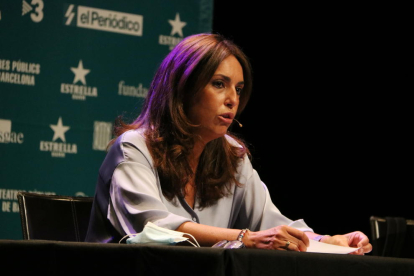 La presidenta d'ADETCA, Isabel Vidal, en la presentació de l'arrancada de la nova temporada teatral a Barcelona