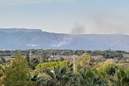 Imatge de la columna de fum, visible des de diferents indrets del Camp de Tarragona