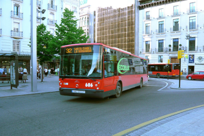 Imagen de archivo de un autobús urbano en Zaragoza.