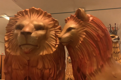 Els dos lleons ja tornen a estar reunits a la Casa de la Festa.