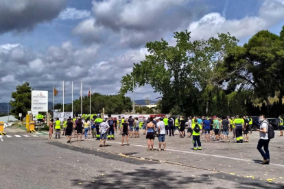 Gran plano general de la asamblea de trabajadores de Saint-Gobain en Arboç contra el cierre de la división Glass