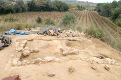 Un dels recintes excavats al jaciment Font de la Canya.