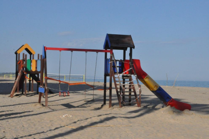 Imatge del parc infantil de la platja de Torredembarra.
