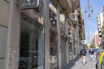 La botiga Punto Roma del carrer Unió afronta la darrera setmana d'activitat comercial.