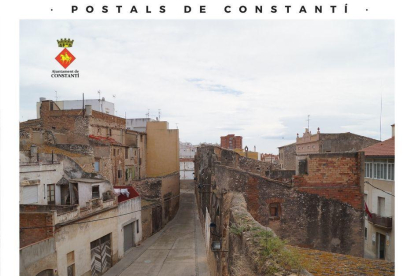 Postal de la muralla de Constantí, una construcció que té el seu origen al segle XIII.