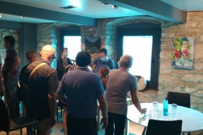 Els assistents a la reunió, al restaurant Entre Copes de la Part Alta de Tarragona.