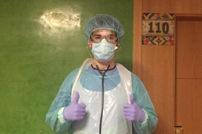 Pablo López, graduat en Medicina per la URV, està a l'hotel medicalitzat de Reus.