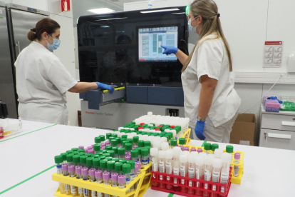 Un robot d'anàlisi de proves PCR en una imatge cedida per l'ICS Girona.