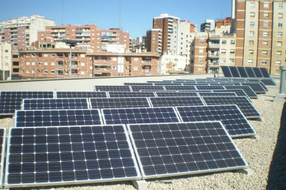 Instal·lació municipal de plaques fotovoltaiques.