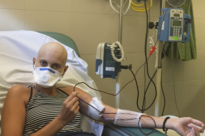 Anna, expacient de leucèmia trasplantada de cèl·lules mare de la sang d'un donant anònim localitzat per REDMO.