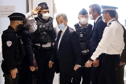 Nicolas Sarkozy arribant a la cort.