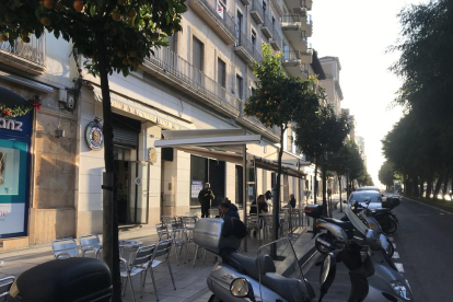 Imagen de la terraza de un bar de Tarragona, el primer día de la desescalada.