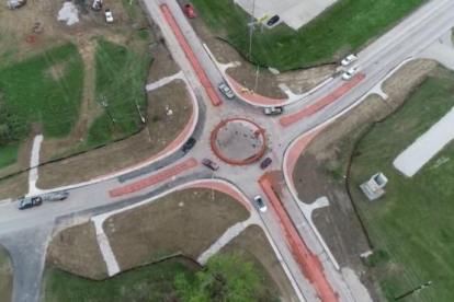 Varios conductores toman la rotonda de forma equivocada en un pueblo de Kentucky