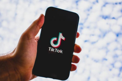L'aplicació TikTok en un mòbil.