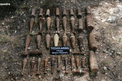 Els 32 artefactes explosius trobats en un marge d'una zona de conreu a Xerta.