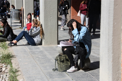 Plano general de estudiantes en la Facultad de Educación del Campus Mundet de Barcelona.