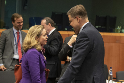 La vicepresidenta econòmica del govern espanyol, Nadia Calviño, i del vicepresident econòmic de la Comissió Europea, Valdis Dombrovskis.