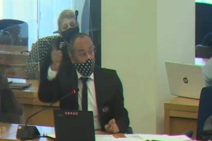 Pla mitjà, extret de senyal de vídeo, de l'advocat José Antonio Bitos durant el seu informe final a l'Audiència Nacional