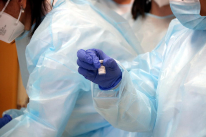 La primera dosi de al vacuna contra la covid que s'ha administrat a la regió sanitària de les Terres de l'Ebre