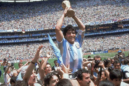 Maradona cuando se proclamó campeón del mundo con Argentina.