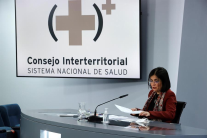 La ministra de Sanitat, Carolina Darias, durant la roda de premsa després de la seva assistència al Consell Interterritorial de Salut.