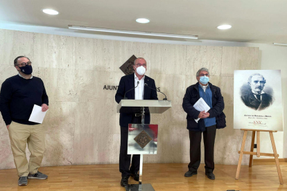 El alcalde de Reus, Carles Pellicer, y los concejales presentando el programa de actos del Año Bofarull 2021.