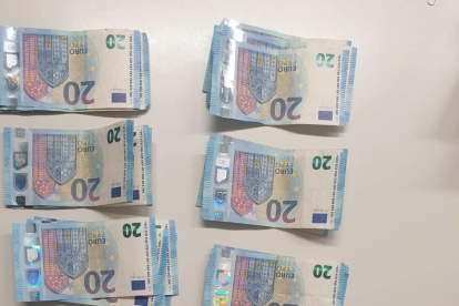 El joven llevaba 1.600 euros en efectivo.