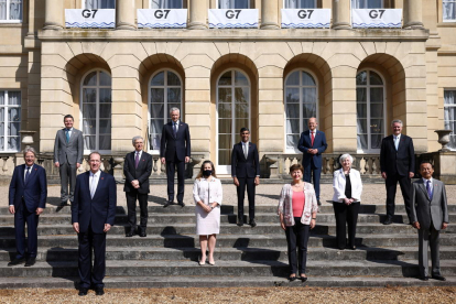 Foto de família de la reunió de responsables de Finances del G-7, a Londres.