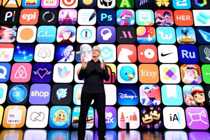 El máximo responsable de Apple, Tim Cook, durante la presentación del iOS15.