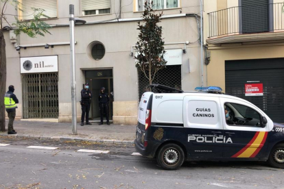 Imatge de l'operatiu policial al carrer Reding de Tarragona