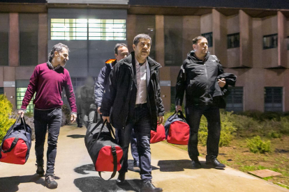 Jordi Cuixart, Josep Rull, Jordi Sànchez i Oriol Junqueras sortint de la presó de Lledoners.