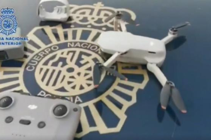 El dron interceptat per la Policia.