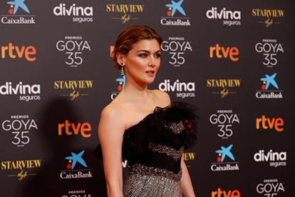 La actriz Marta Nieto a su llegada hoy Sábado a la gala de la 35 edición de los Premios Goya.