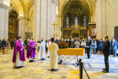 La Catedral de Tarragona, siguiendo los protocolos para combatir la covid, ha acogido el funeral.