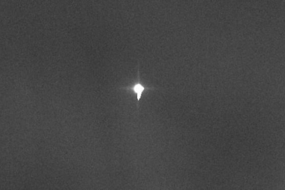 Imagen del cohete chino Long March 5b a través de un telescopio.