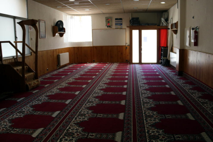 Sala de la mezquita de la calle Progrés de Ripoll.