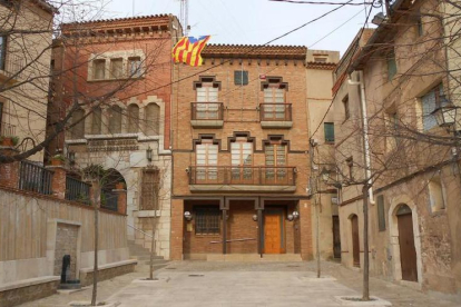 Façana de l'Ajuntament de la Riba.