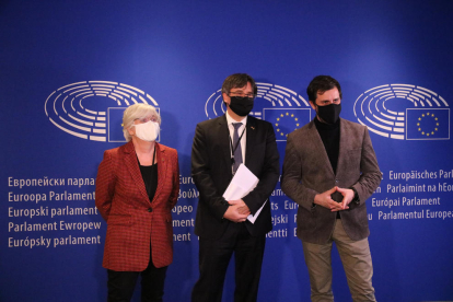 Els eurodiputats Carles Puigdemont, Toni Comín i Clara Ponsatí.