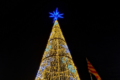 El árbol de Navidad de la plaza Catalunya, en una imagen de archivo.