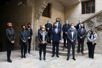 La consellera Àngels Ponsa, amb els alcaldes de Tarragona, Pau Ricomà, i de Boí, Sònia Bruguera, amb altres alcaldes i regidors dels municipis de la zona.