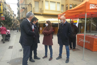 El cabeza de lista de Cs por Tarragona ha visitado la Cámara de Comercio de Tortosa.
