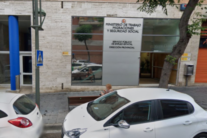 Oficina central del SEPE en Tarragona, localizada en la calle Pere Martell.