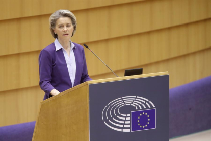 La presidenta de la Comissió Europea, Ursula Von der Leyen, en un debat en el Parlament Europeu sobre l'estratègia de vacunació.